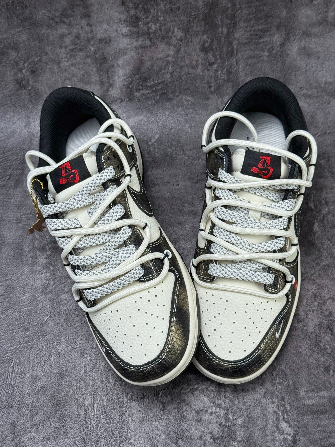 250 Nike SB Dunk Low 马年限定 黑白小勾满天星 YX5066-C10-Chinese UA Cheap High Quatity Brand Clothes Bags handbags Sneakers wholesale wholesaler seller from China Factory suppliers Fashion Clothing Shoes best Quality Beautiful Price 250 Nike SB Dunk Low 马年限定 黑白小勾满天星 YX5066-C10