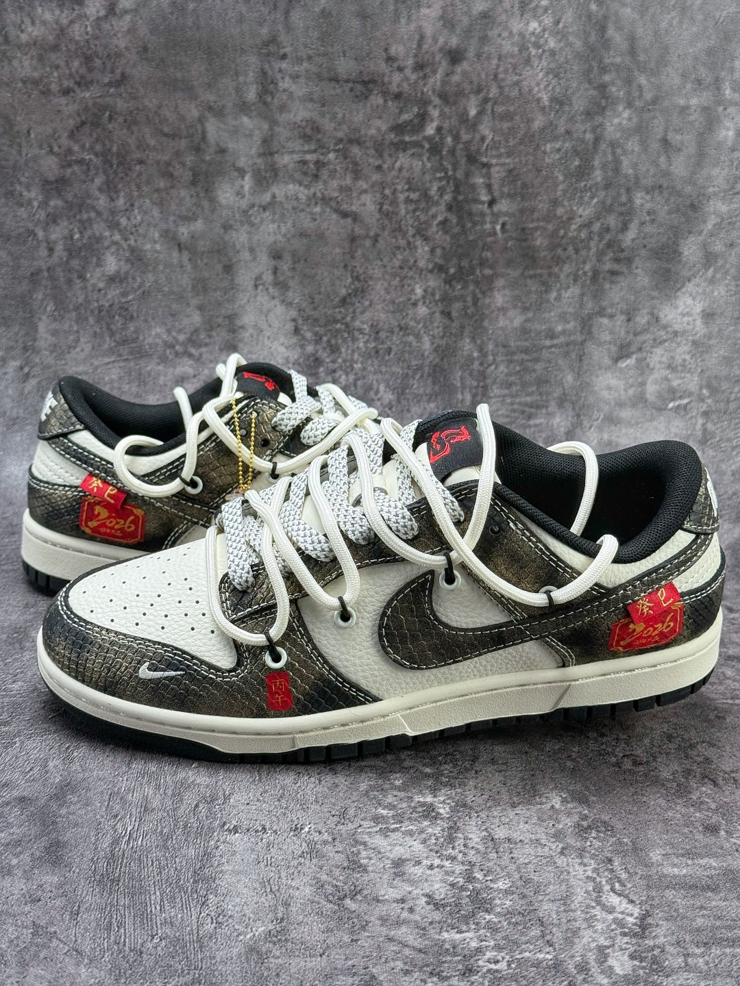 250 Nike SB Dunk Low 马年限定 黑白小勾满天星 YX5066-C10-Chinese UA Cheap High Quatity Brand Clothes Bags handbags Sneakers wholesale wholesaler seller from China Factory suppliers Fashion Clothing Shoes best Quality Beautiful Price 250 Nike SB Dunk Low 马年限定 黑白小勾满天星 YX5066-C10