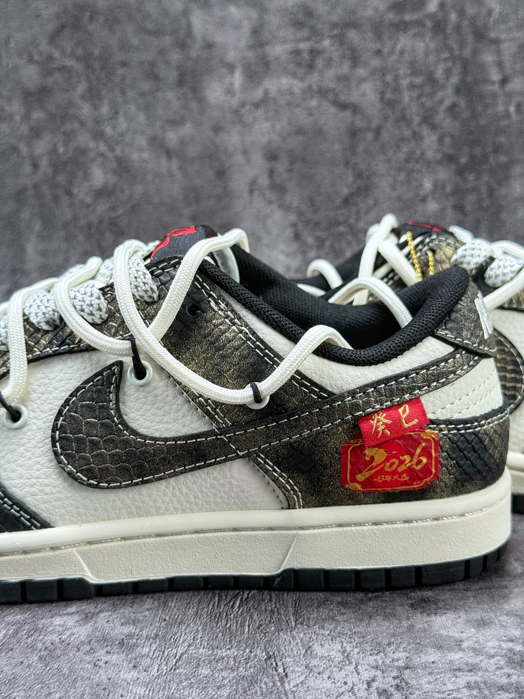 250 Nike SB Dunk Low 马年限定 黑白小勾满天星 YX5066-C10-Chinese UA Cheap High Quatity Brand Clothes Bags handbags Sneakers wholesale wholesaler seller from China Factory suppliers Fashion Clothing Shoes best Quality Beautiful Price 250 Nike SB Dunk Low 马年限定 黑白小勾满天星 YX5066-C10