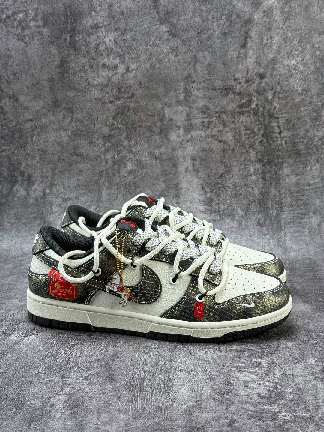 250 Nike SB Dunk Low 马年限定 黑白小勾满天星 YX5066-C10-Chinese UA Cheap High Quatity Brand Clothes Bags handbags Sneakers wholesale wholesaler seller from China Factory suppliers Fashion Clothing Shoes best Quality Beautiful Price 250 Nike SB Dunk Low 马年限定 黑白小勾满天星 YX5066-C10