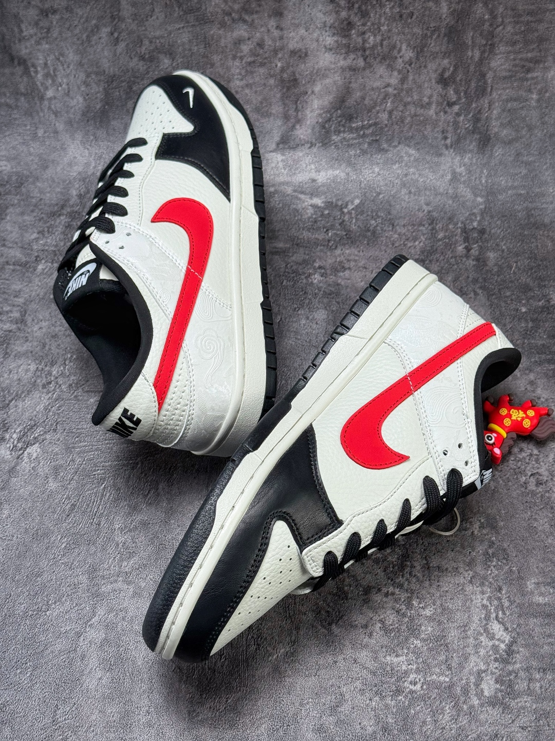 230 Nike SB Dunk Low 马年限定 黑白小勾 IM6670-202-Chinese UA Cheap High Quatity Brand Clothes Bags handbags Sneakers wholesale wholesaler seller from China Factory suppliers Fashion Clothing Shoes best Quality Beautiful Price 230 Nike SB Dunk Low 马年限定 黑白小勾 IM6670-202