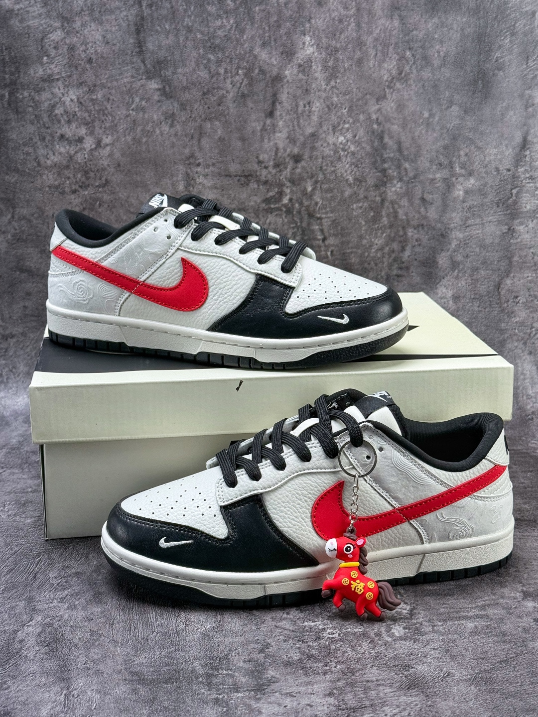 230 Nike SB Dunk Low 马年限定 黑白小勾 IM6670-202-Chinese UA Cheap High Quatity Brand Clothes Bags handbags Sneakers wholesale wholesaler seller from China Factory suppliers Fashion Clothing Shoes best Quality Beautiful Price 230 Nike SB Dunk Low 马年限定 黑白小勾 IM6670-202