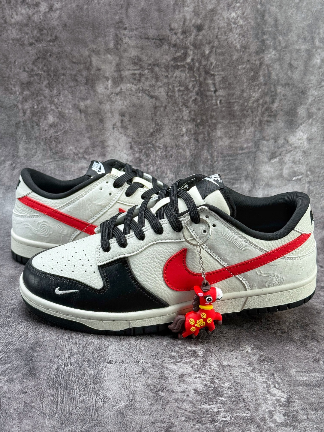 230 Nike SB Dunk Low 马年限定 黑白小勾 IM6670-202-Chinese UA Cheap High Quatity Brand Clothes Bags handbags Sneakers wholesale wholesaler seller from China Factory suppliers Fashion Clothing Shoes best Quality Beautiful Price 230 Nike SB Dunk Low 马年限定 黑白小勾 IM6670-202