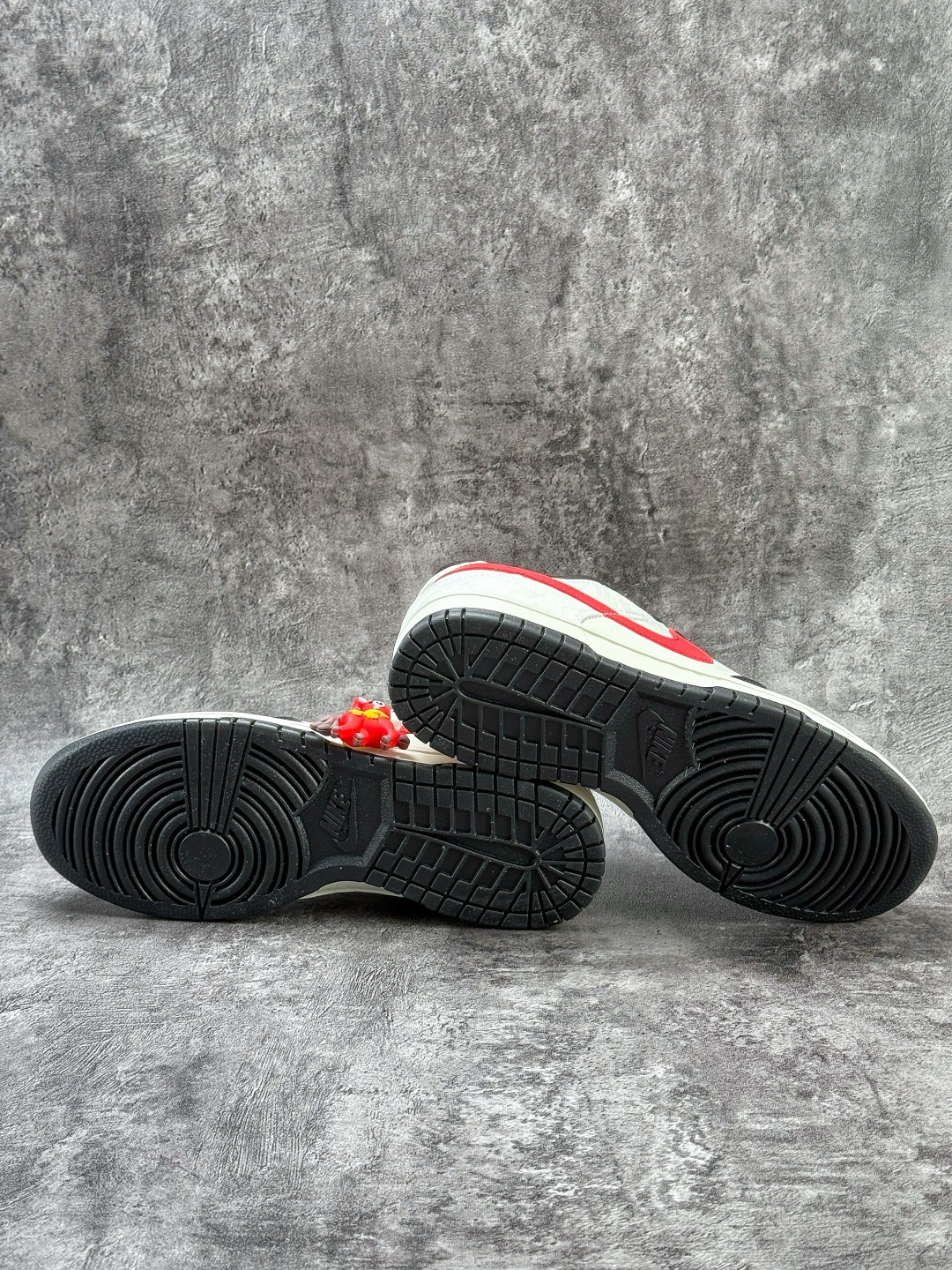 230 Nike SB Dunk Low 马年限定 黑白小勾 IM6670-202-Chinese UA Cheap High Quatity Brand Clothes Bags handbags Sneakers wholesale wholesaler seller from China Factory suppliers Fashion Clothing Shoes best Quality Beautiful Price 230 Nike SB Dunk Low 马年限定 黑白小勾 IM6670-202