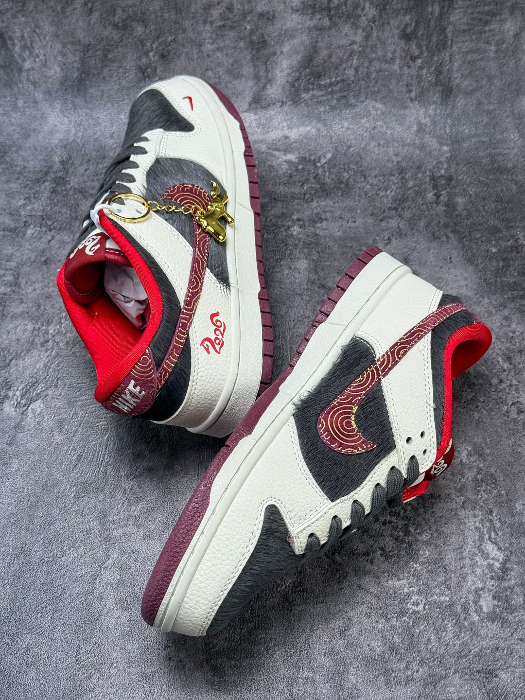 250 NIKE SB Dunk Low RETRO 马年限定 白灰红小勾 DS6608-021