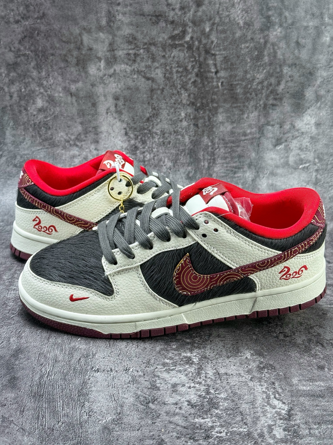 250 NIKE SB Dunk Low RETRO 马年限定 白灰红小勾 DS6608-021