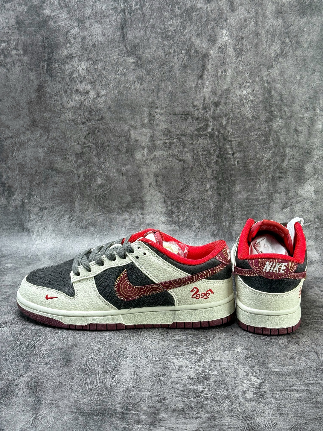 250 NIKE SB Dunk Low RETRO 马年限定 白灰红小勾 DS6608-021