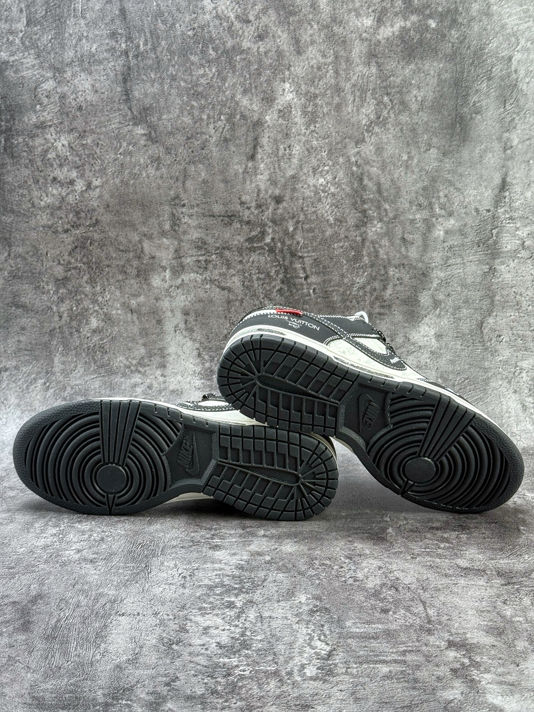 220 Nike SB Dunk Low x Louis Vuitton 黑白满天星 KG6699-F59-Chinese UA Cheap High Quatity Brand Clothes Bags handbags Sneakers wholesale wholesaler seller from China Factory suppliers Fashion Clothing Shoes best Quality Beautiful Price 220 Nike SB Dunk Low x Louis Vuitton 黑白满天星 KG6699-F59