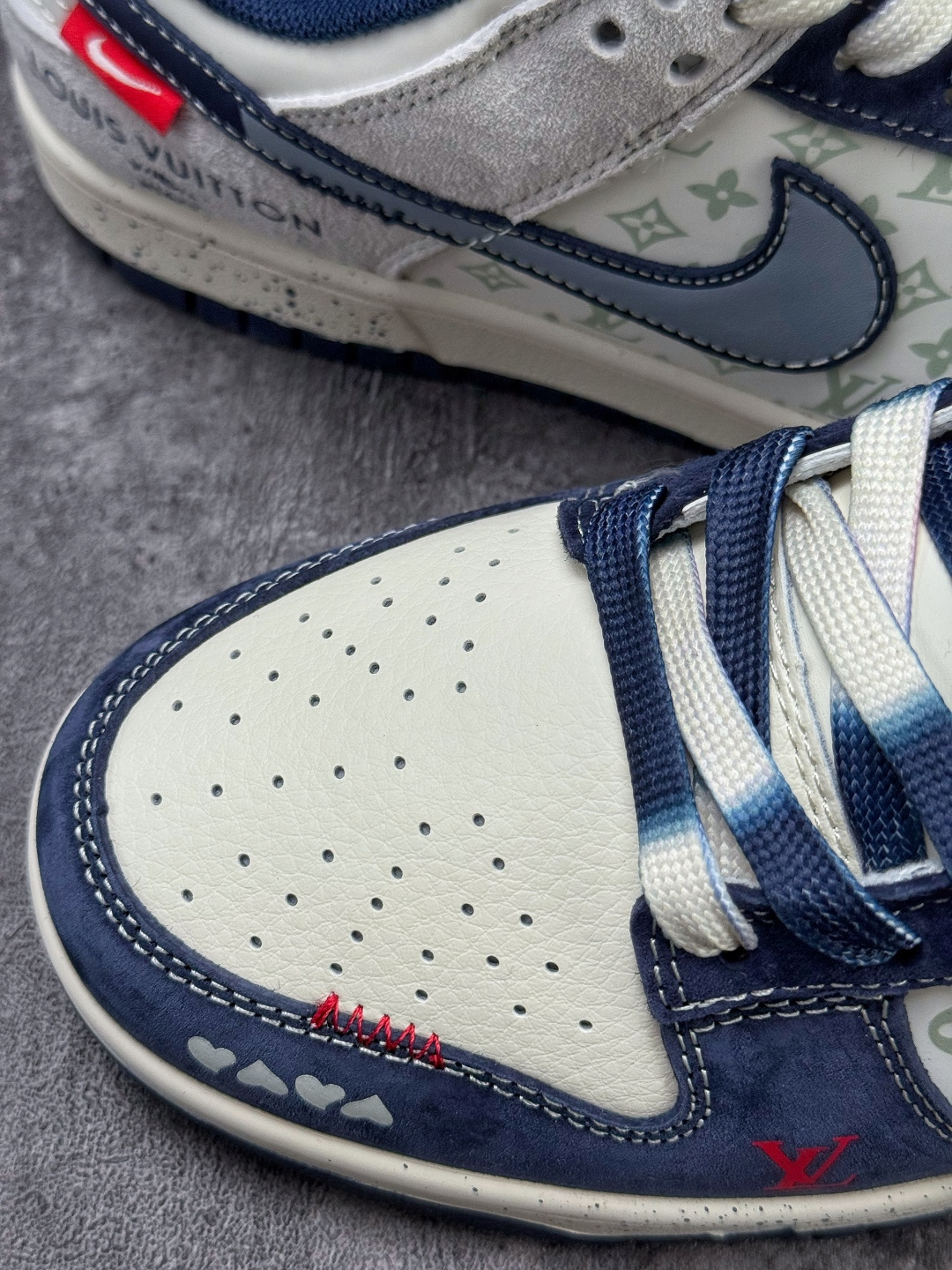 220 Nike SB Dunk Low x Louis Vuitton 蓝白 YX5066-409-Chinese UA Cheap High Quatity Brand Clothes Bags handbags Sneakers wholesale wholesaler seller from China Factory suppliers Fashion Clothing Shoes best Quality Beautiful Price 220 Nike SB Dunk Low x Louis Vuitton 蓝白 YX5066-409