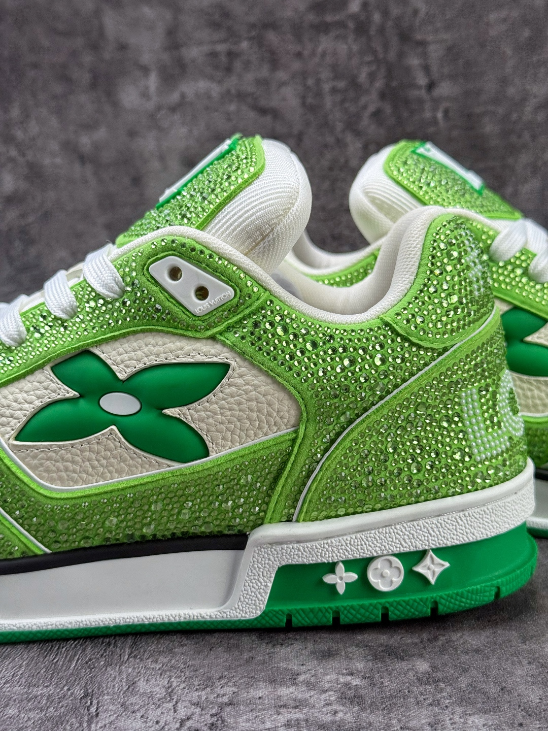 490 LOUISVUITTONTrainer皮革圆头系带魔术贴低帮板鞋绿白钻石-Chinese UA Cheap High Quatity Brand Clothes Bags handbags Sneakers wholesale wholesaler seller from China Factory suppliers Fashion Clothing Shoes best Quality Beautiful Price 490 LOUISVUITTONTrainer皮革圆头系带魔术贴低帮板鞋绿白钻石
