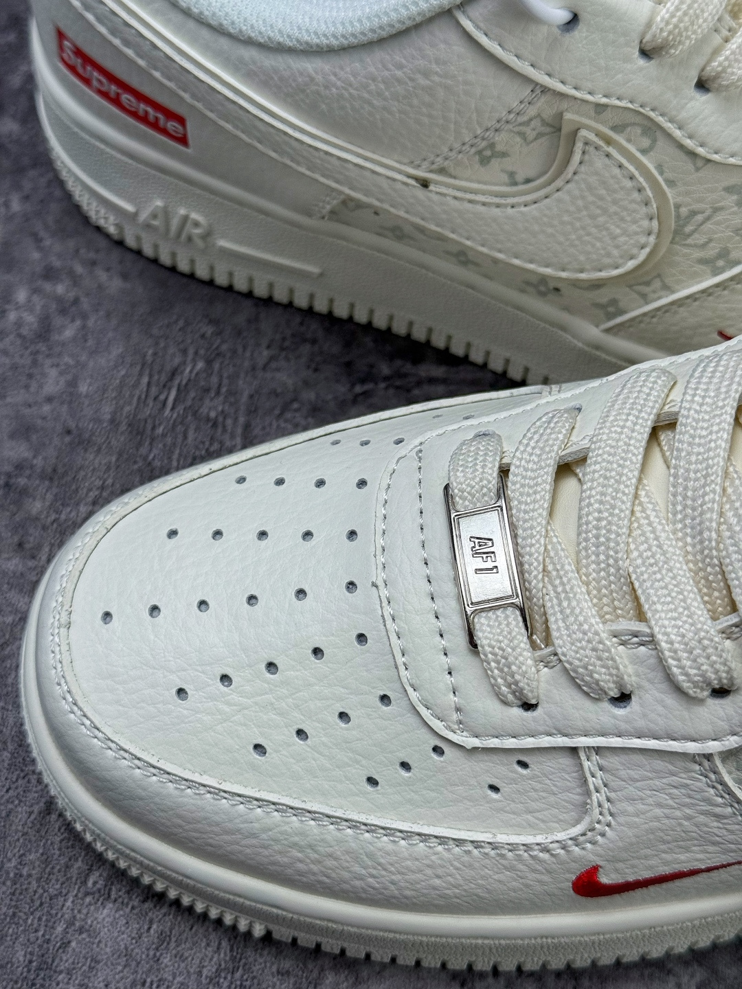 Nike Air Force 1 Low 07 x Superme 白红小勾 MM3399-815-Chinese wholesaler seller Clothes Bags handbags wholesale Shoes High Quatity wholesaler seller Cheap Sneakers from China Factory Chinese suppliers china wholesale clothing wholesaler seller Nike Air Force 1 Low 07 x Superme 白红小勾 MM3399-815