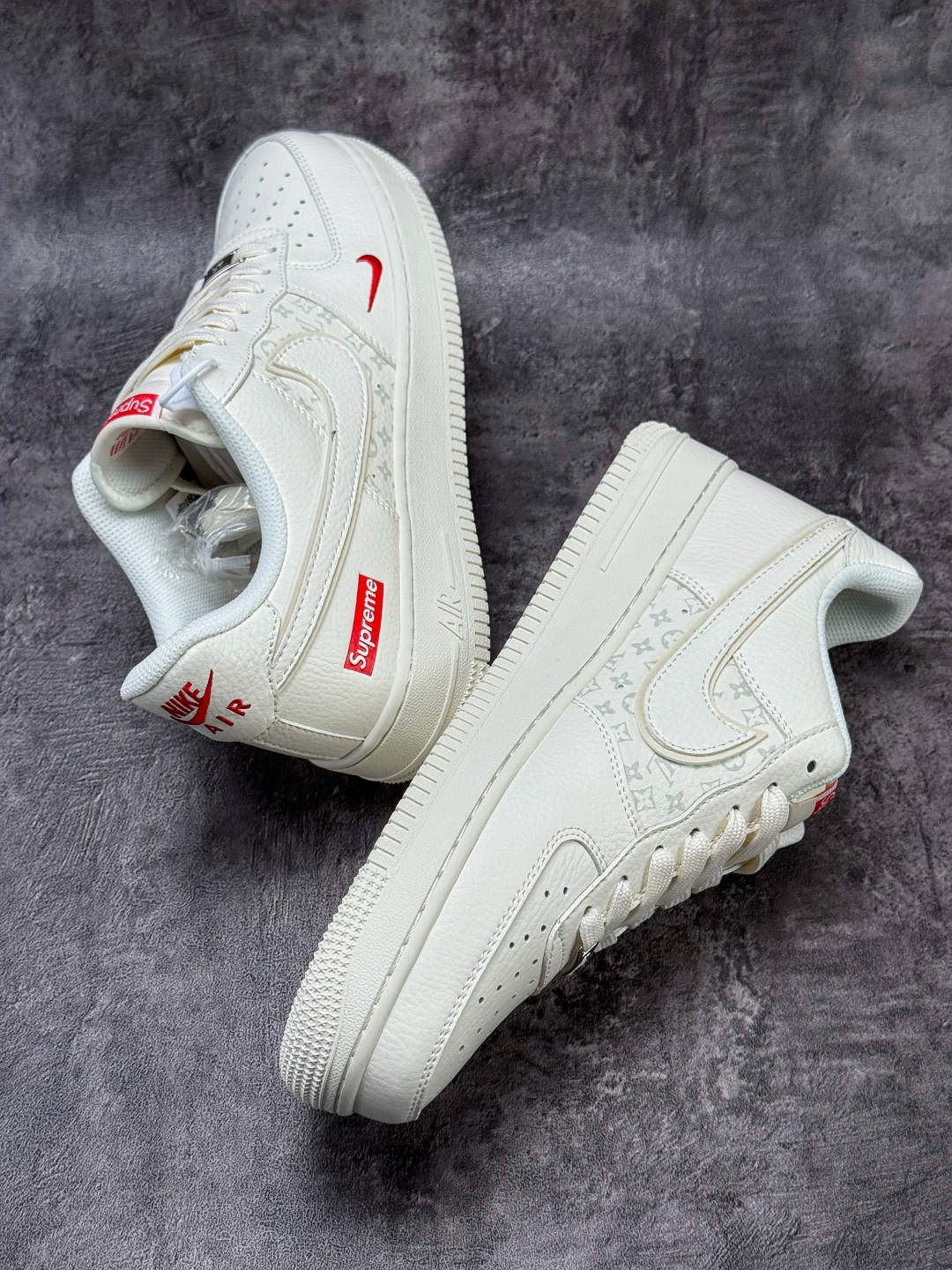 Nike Air Force 1 Low 07 x Superme 白红小勾 MM3399-815-Chinese wholesaler seller Clothes Bags handbags wholesale Shoes High Quatity wholesaler seller Cheap Sneakers from China Factory Chinese suppliers china wholesale clothing wholesaler seller Nike Air Force 1 Low 07 x Superme 白红小勾 MM3399-815