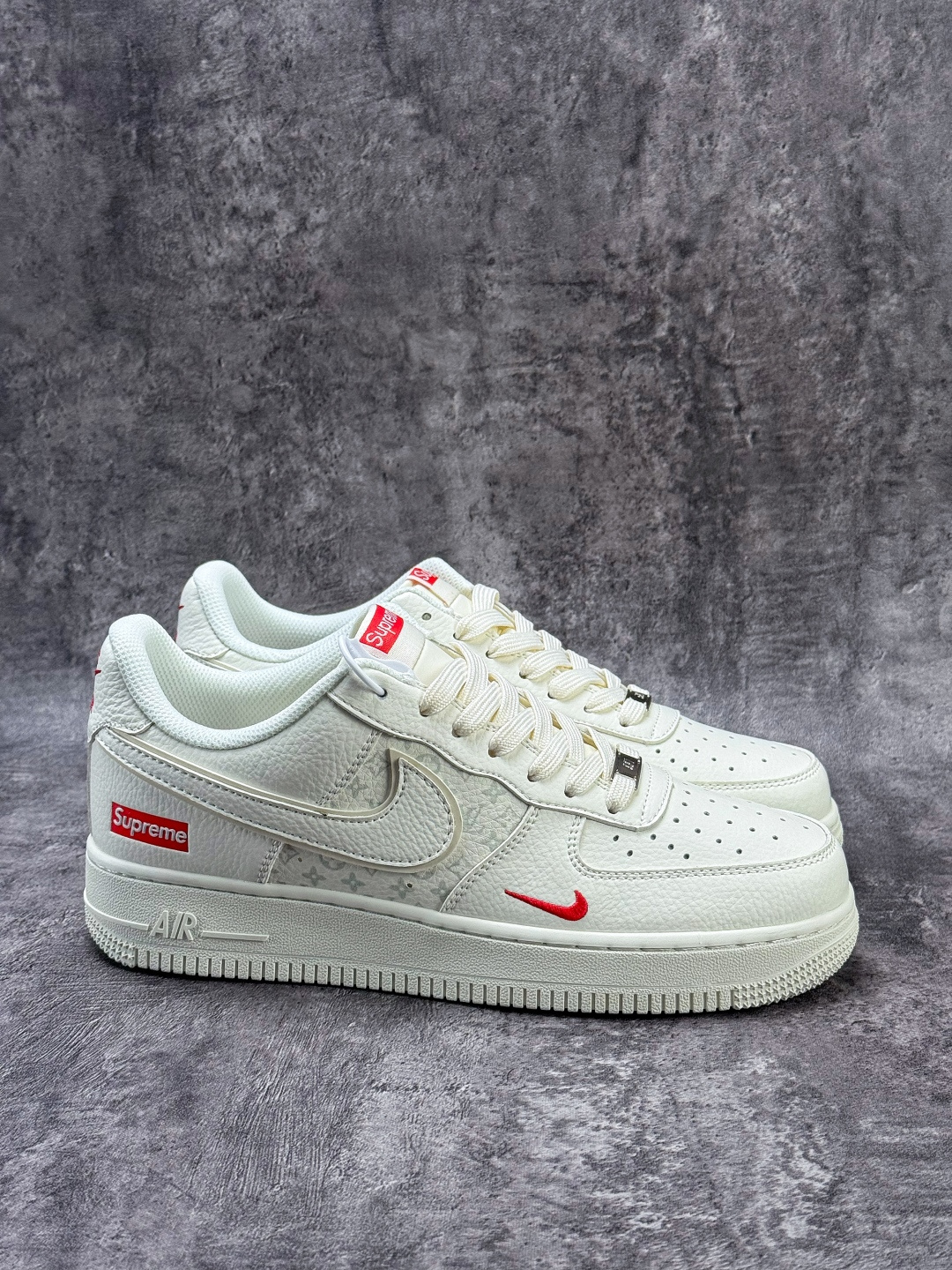 Nike Air Force 1 Low 07 x Superme 白红小勾 MM3399-815-Chinese wholesaler seller Clothes Bags handbags wholesale Shoes High Quatity wholesaler seller Cheap Sneakers from China Factory Chinese suppliers china wholesale clothing wholesaler seller Nike Air Force 1 Low 07 x Superme 白红小勾 MM3399-815