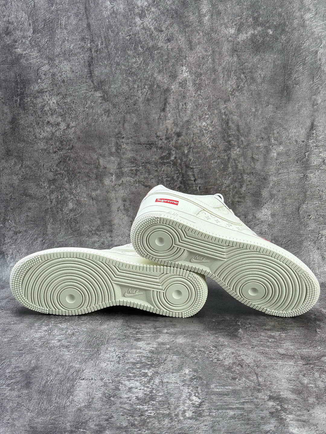 Nike Air Force 1 Low 07 x Superme 白红小勾 MM3399-815-Chinese wholesaler seller Clothes Bags handbags wholesale Shoes High Quatity wholesaler seller Cheap Sneakers from China Factory Chinese suppliers china wholesale clothing wholesaler seller Nike Air Force 1 Low 07 x Superme 白红小勾 MM3399-815