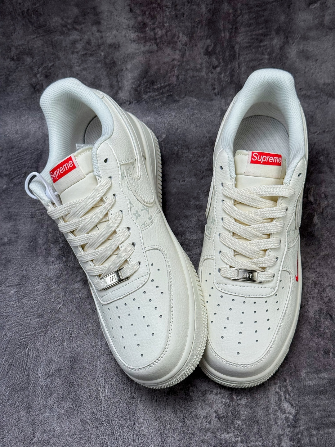 Nike Air Force 1 Low 07 x Superme 白红小勾 MM3399-815-Chinese wholesaler seller Clothes Bags handbags wholesale Shoes High Quatity wholesaler seller Cheap Sneakers from China Factory Chinese suppliers china wholesale clothing wholesaler seller Nike Air Force 1 Low 07 x Superme 白红小勾 MM3399-815
