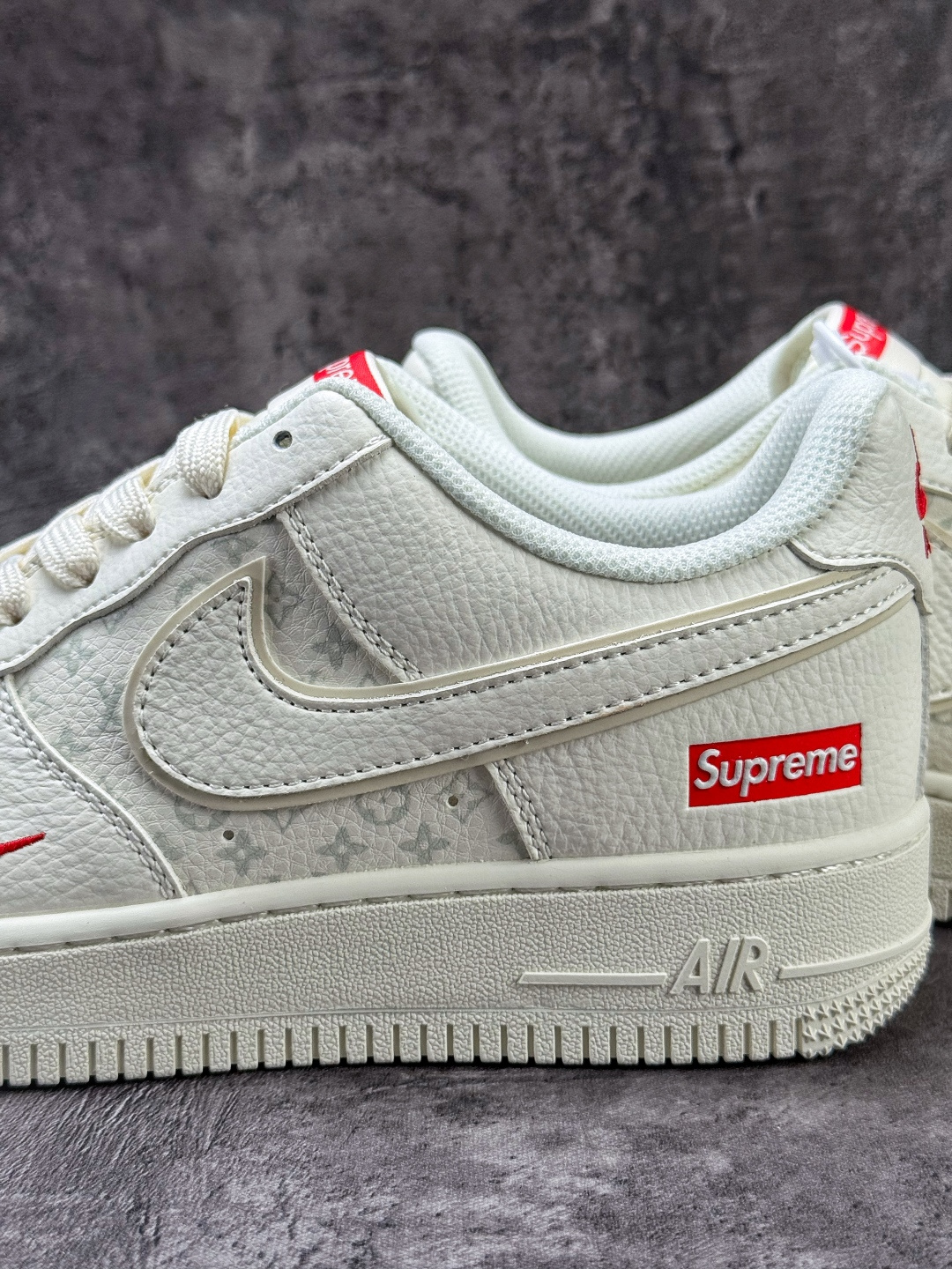 Nike Air Force 1 Low 07 x Superme 白红小勾 MM3399-815-Chinese wholesaler seller Clothes Bags handbags wholesale Shoes High Quatity wholesaler seller Cheap Sneakers from China Factory Chinese suppliers china wholesale clothing wholesaler seller Nike Air Force 1 Low 07 x Superme 白红小勾 MM3399-815