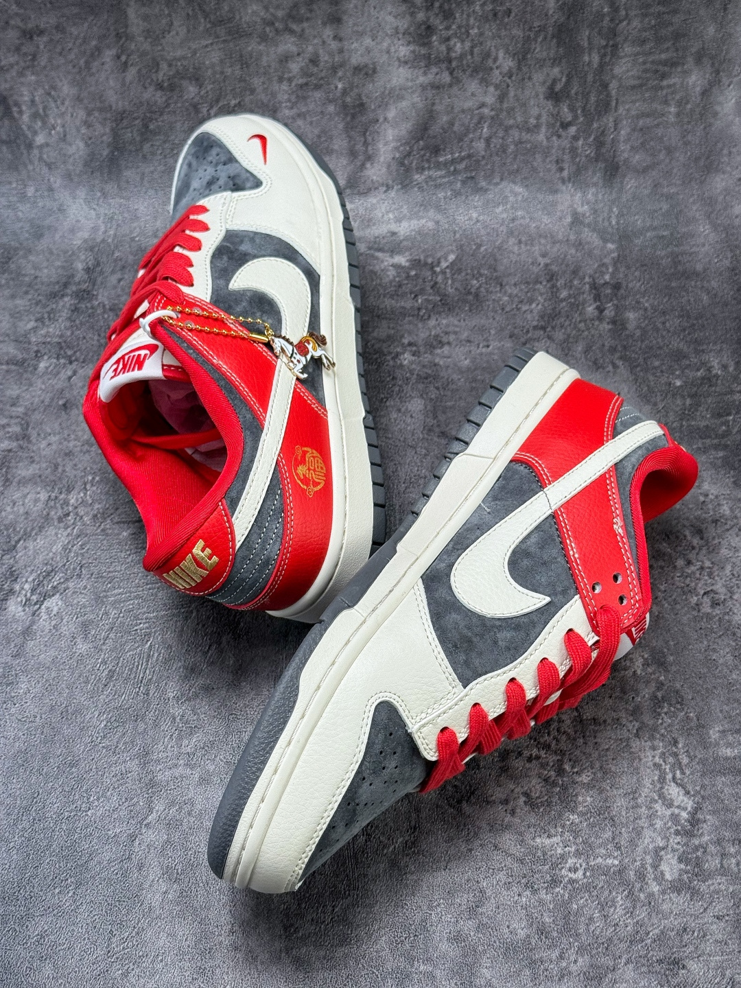 Nike SB Dunk Low 马年限定 白灰红小勾 HG0026-005
