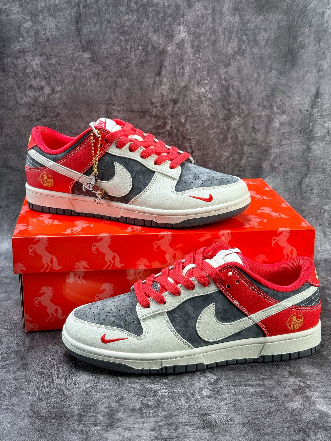 Nike SB Dunk Low 马年限定 白灰红小勾 HG0026-005