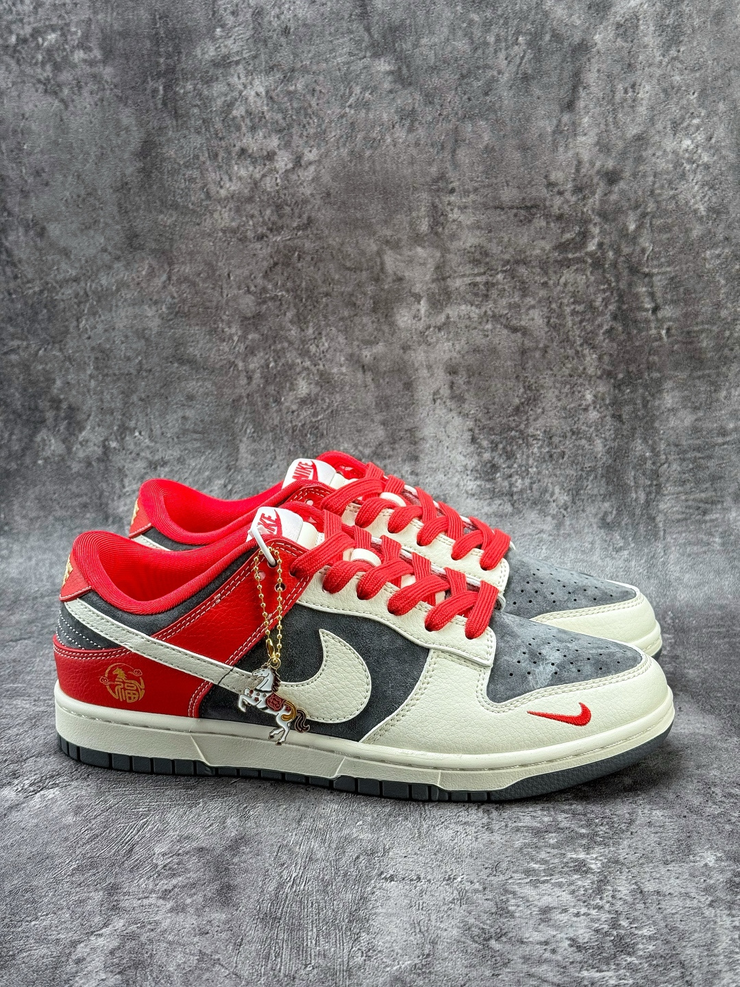 Nike SB Dunk Low 马年限定 白灰红小勾 HG0026-005