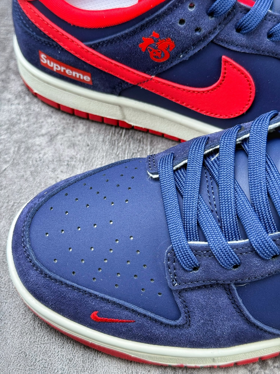 Nike SB Dunk Low 马年限定 x Superme 蓝红小勾 NH0601-487