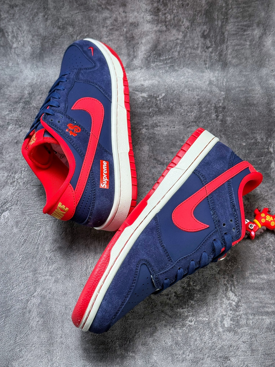 Nike SB Dunk Low 马年限定 x Superme 蓝红小勾 NH0601-487
