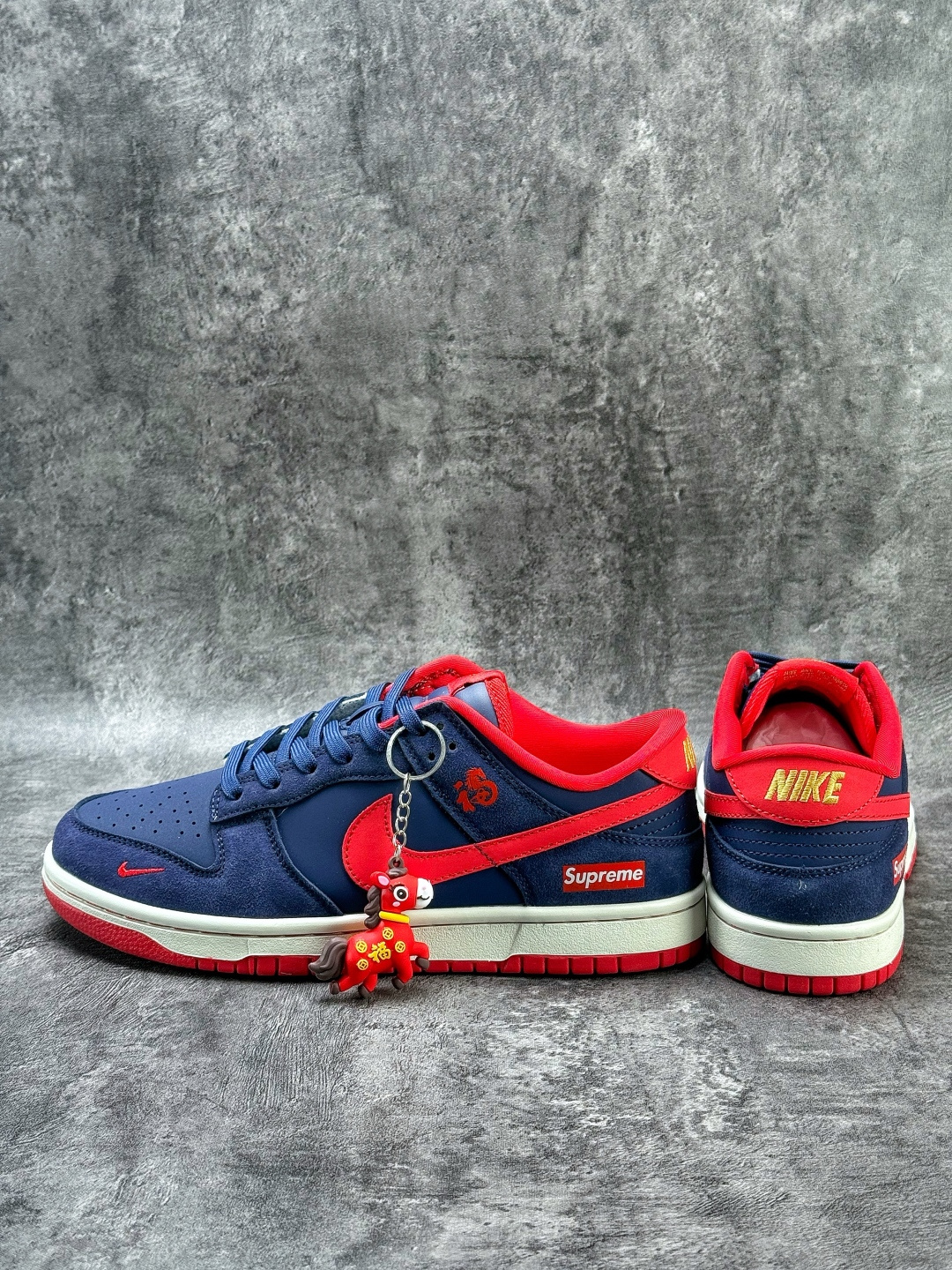 Nike SB Dunk Low 马年限定 x Superme 蓝红小勾 NH0601-487