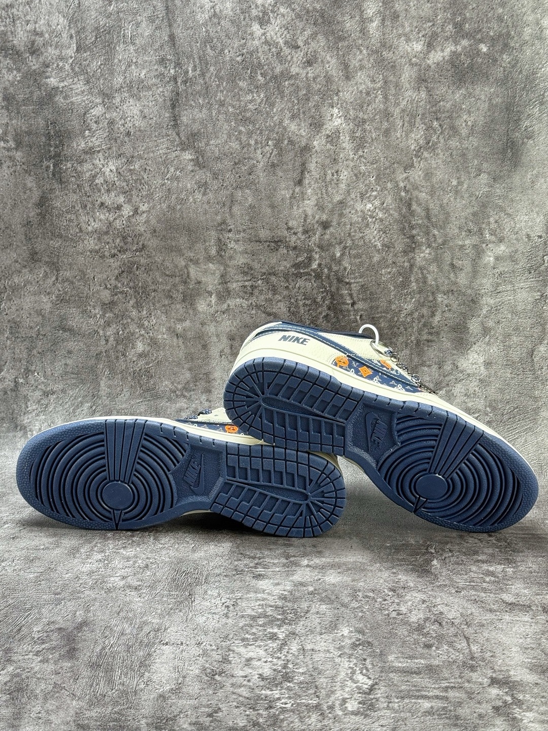 230 Nike SB Dunk Low x Louis Vuitton 白蓝小勾满天星 MN1688-104-Chinese UA Cheap High Quatity Brand Clothes Bags handbags Sneakers wholesale wholesaler seller from China Factory suppliers Fashion Clothing Shoes best Quality Beautiful Price 230 Nike SB Dunk Low x Louis Vuitton 白蓝小勾满天星 MN1688-104