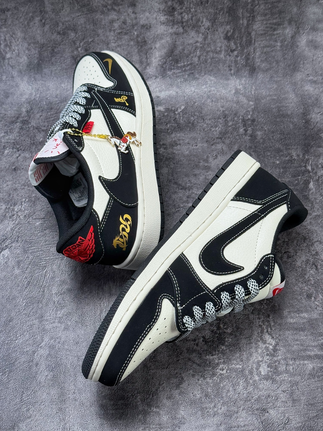 230 Travis Scott x Nike Air Jordan 1 Low 马年限定 Air Jordan 1 Low 反转黑白小勾满天星倒钩 MZ9588-823-Chinese UA Cheap High Quatity Brand Clothes Bags handbags Sneakers wholesale wholesaler seller from China Factory suppliers Fashion Clothing Shoes best Quality Beautiful Price 230 Travis Scott x Nike Air Jordan 1 Low 马年限定 Air Jordan 1 Low 反转黑白小勾满天星倒钩 MZ9588-823