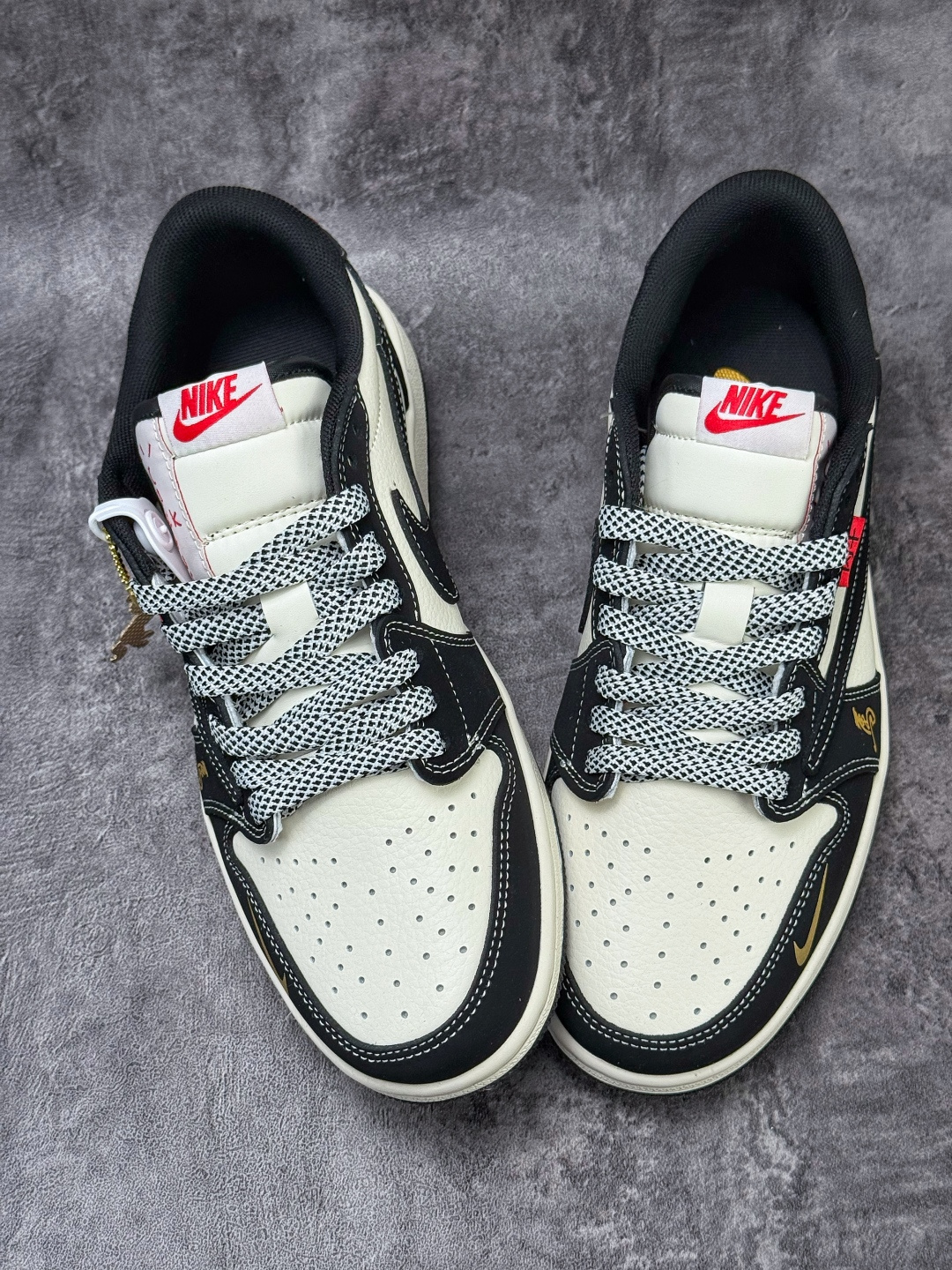 230 Travis Scott x Nike Air Jordan 1 Low 马年限定 Air Jordan 1 Low 反转黑白小勾满天星倒钩 MZ9588-823-Chinese UA Cheap High Quatity Brand Clothes Bags handbags Sneakers wholesale wholesaler seller from China Factory suppliers Fashion Clothing Shoes best Quality Beautiful Price 230 Travis Scott x Nike Air Jordan 1 Low 马年限定 Air Jordan 1 Low 反转黑白小勾满天星倒钩 MZ9588-823