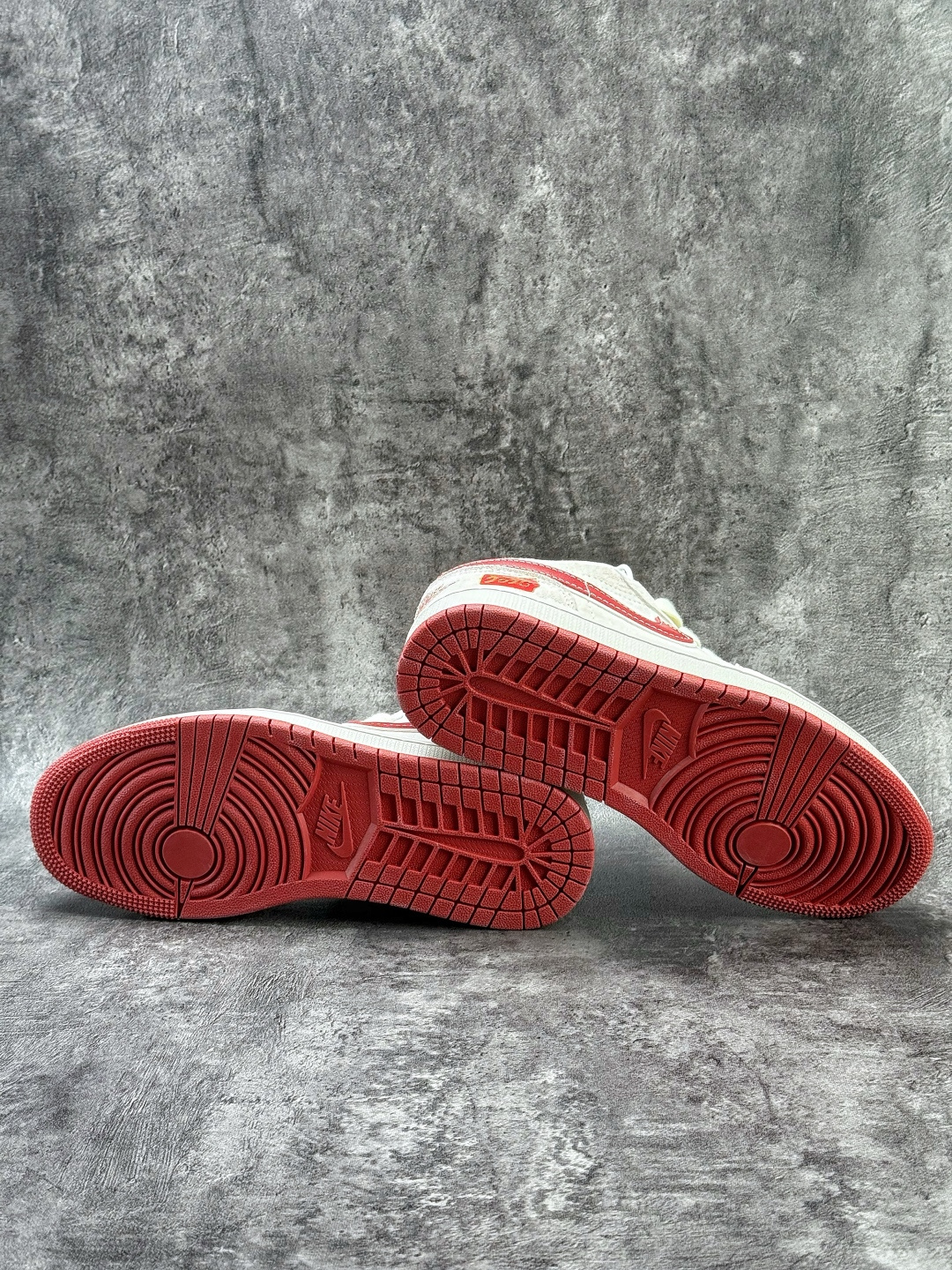 Nike Jordan Air Jordan 1 马年大吉 灰白 SM6668-513-Chinese wholesaler seller Clothes Bags handbags wholesale Shoes High Quatity wholesaler seller Cheap Sneakers from China Factory Chinese suppliers china wholesale clothing wholesaler seller Nike Jordan Air Jordan 1 马年大吉 灰白 SM6668-513