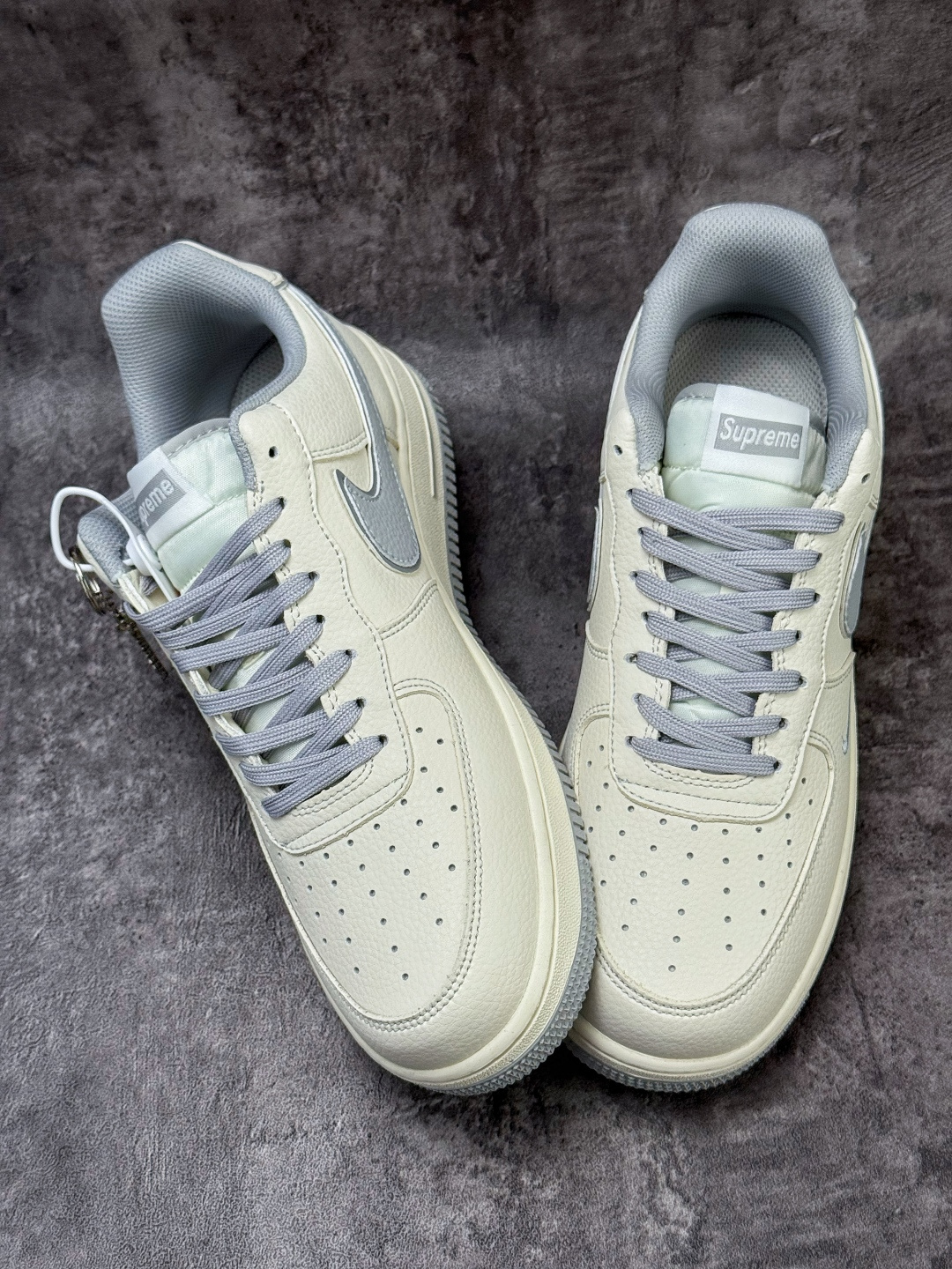 210 Nike Air Force 1 Low 07 x Superme 白灰小勾 DD1982-338-Chinese UA Cheap High Quatity Brand Clothes Bags handbags Sneakers wholesale wholesaler seller from China Factory suppliers Fashion Clothing Shoes best Quality Beautiful Price 210 Nike Air Force 1 Low 07 x Superme 白灰小勾 DD1982-338
