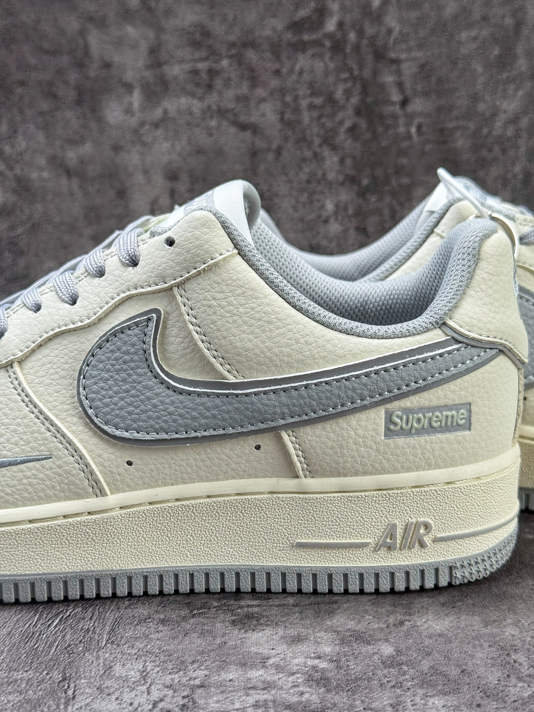 210 Nike Air Force 1 Low 07 x Superme 白灰小勾 DD1982-338-Chinese UA Cheap High Quatity Brand Clothes Bags handbags Sneakers wholesale wholesaler seller from China Factory suppliers Fashion Clothing Shoes best Quality Beautiful Price 210 Nike Air Force 1 Low 07 x Superme 白灰小勾 DD1982-338