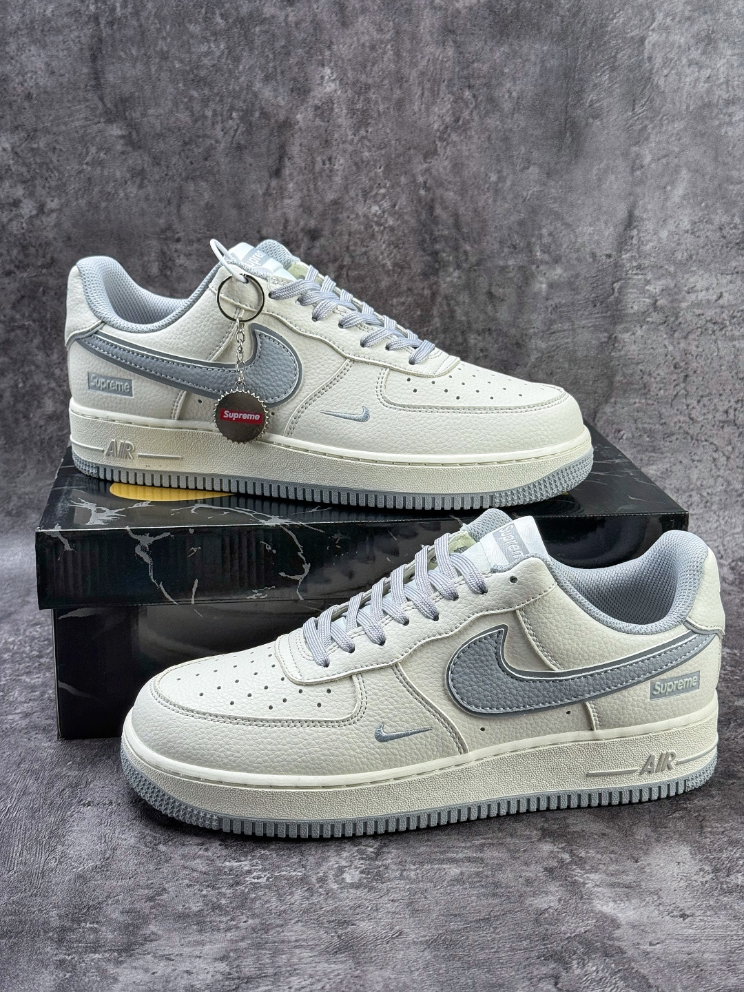 210 Nike Air Force 1 Low 07 x Superme 白灰小勾 DD1982-338-Chinese UA Cheap High Quatity Brand Clothes Bags handbags Sneakers wholesale wholesaler seller from China Factory suppliers Fashion Clothing Shoes best Quality Beautiful Price 210 Nike Air Force 1 Low 07 x Superme 白灰小勾 DD1982-338