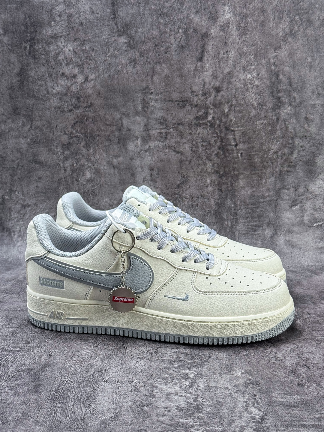 210 Nike Air Force 1 Low 07 x Superme 白灰小勾 DD1982-338-Chinese UA Cheap High Quatity Brand Clothes Bags handbags Sneakers wholesale wholesaler seller from China Factory suppliers Fashion Clothing Shoes best Quality Beautiful Price 210 Nike Air Force 1 Low 07 x Superme 白灰小勾 DD1982-338