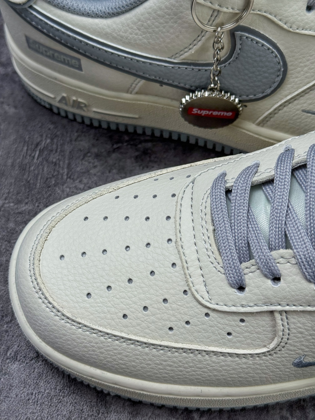 210 Nike Air Force 1 Low 07 x Superme 白灰小勾 DD1982-338-Chinese UA Cheap High Quatity Brand Clothes Bags handbags Sneakers wholesale wholesaler seller from China Factory suppliers Fashion Clothing Shoes best Quality Beautiful Price 210 Nike Air Force 1 Low 07 x Superme 白灰小勾 DD1982-338