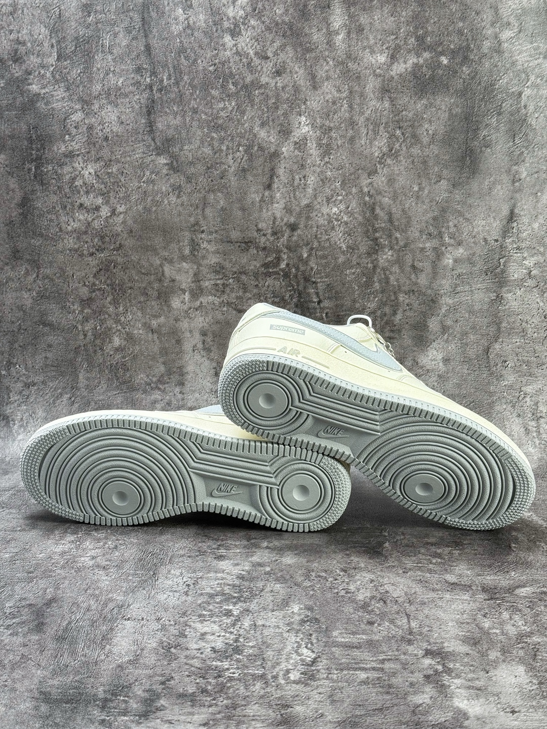 210 Nike Air Force 1 Low 07 x Superme 白灰小勾 DD1982-338-Chinese UA Cheap High Quatity Brand Clothes Bags handbags Sneakers wholesale wholesaler seller from China Factory suppliers Fashion Clothing Shoes best Quality Beautiful Price 210 Nike Air Force 1 Low 07 x Superme 白灰小勾 DD1982-338