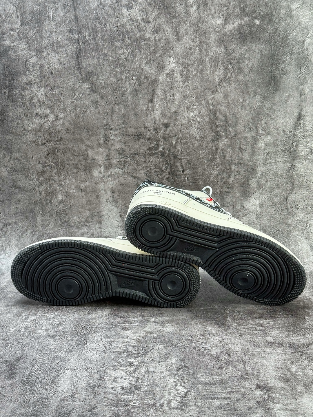 210 Nike Air Force 1 Low 07 x Louis Vuitton 白黑 LV2288-002-Chinese UA Cheap High Quatity Brand Clothes Bags handbags Sneakers wholesale wholesaler seller from China Factory suppliers Fashion Clothing Shoes best Quality Beautiful Price 210 Nike Air Force 1 Low 07 x Louis Vuitton 白黑 LV2288-002