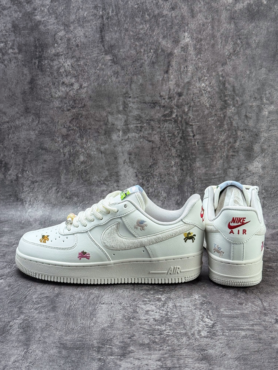 140 Nike Air Force 1 Low 07 小马刺绣 IQ1143-100-Chinese UA Cheap High Quatity Brand Clothes Bags handbags Sneakers wholesale wholesaler seller from China Factory suppliers Fashion Clothing Shoes best Quality Beautiful Price 140 Nike Air Force 1 Low 07 小马刺绣 IQ1143-100