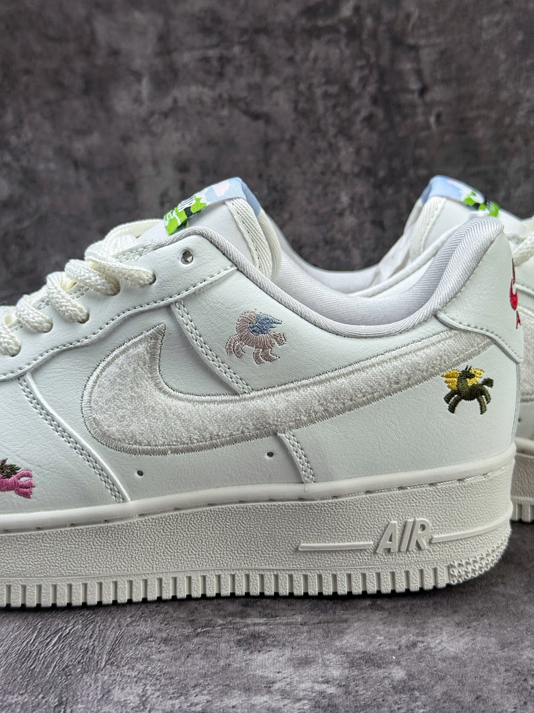 140 Nike Air Force 1 Low 07 小马刺绣 IQ1143-100-Chinese UA Cheap High Quatity Brand Clothes Bags handbags Sneakers wholesale wholesaler seller from China Factory suppliers Fashion Clothing Shoes best Quality Beautiful Price 140 Nike Air Force 1 Low 07 小马刺绣 IQ1143-100