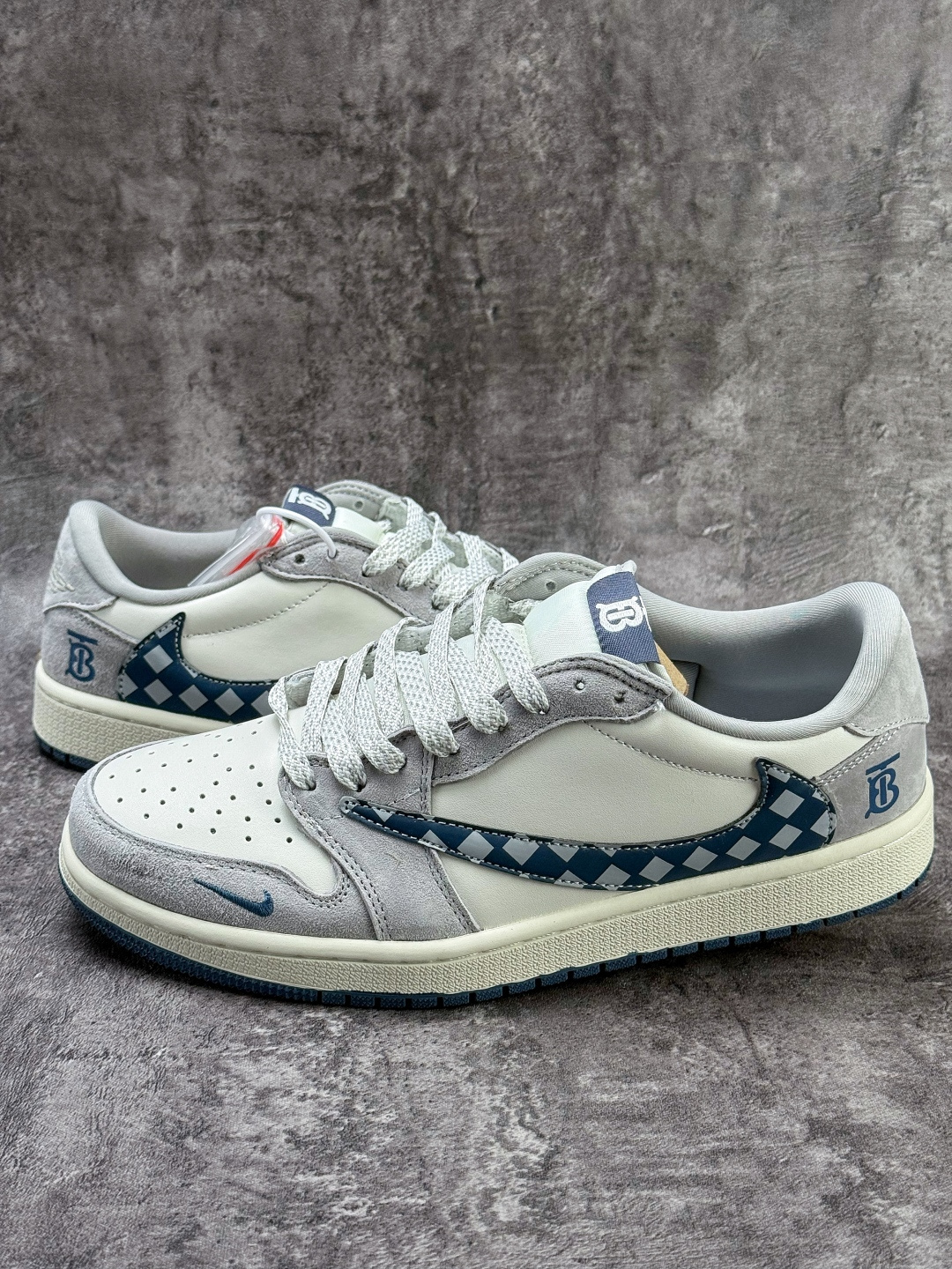 230 Travis Scott x Nike Air Jordan 1 Low Air Jordan 1 Low 反转灰白小勾倒钩 LD2028-076-Chinese UA Cheap High Quatity Brand Clothes Bags handbags Sneakers wholesale wholesaler seller from China Factory suppliers Fashion Clothing Shoes best Quality Beautiful Price 230 Travis Scott x Nike Air Jordan 1 Low Air Jordan 1 Low 反转灰白小勾倒钩 LD2028-076