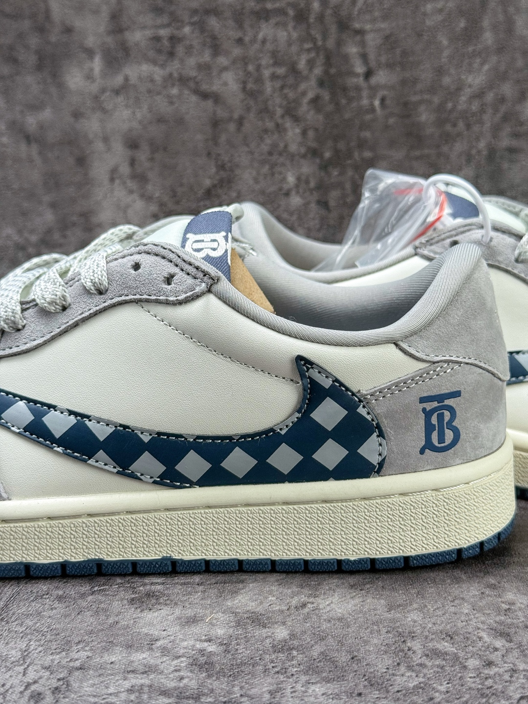 230 Travis Scott x Nike Air Jordan 1 Low Air Jordan 1 Low 反转灰白小勾倒钩 LD2028-076-Chinese UA Cheap High Quatity Brand Clothes Bags handbags Sneakers wholesale wholesaler seller from China Factory suppliers Fashion Clothing Shoes best Quality Beautiful Price 230 Travis Scott x Nike Air Jordan 1 Low Air Jordan 1 Low 反转灰白小勾倒钩 LD2028-076