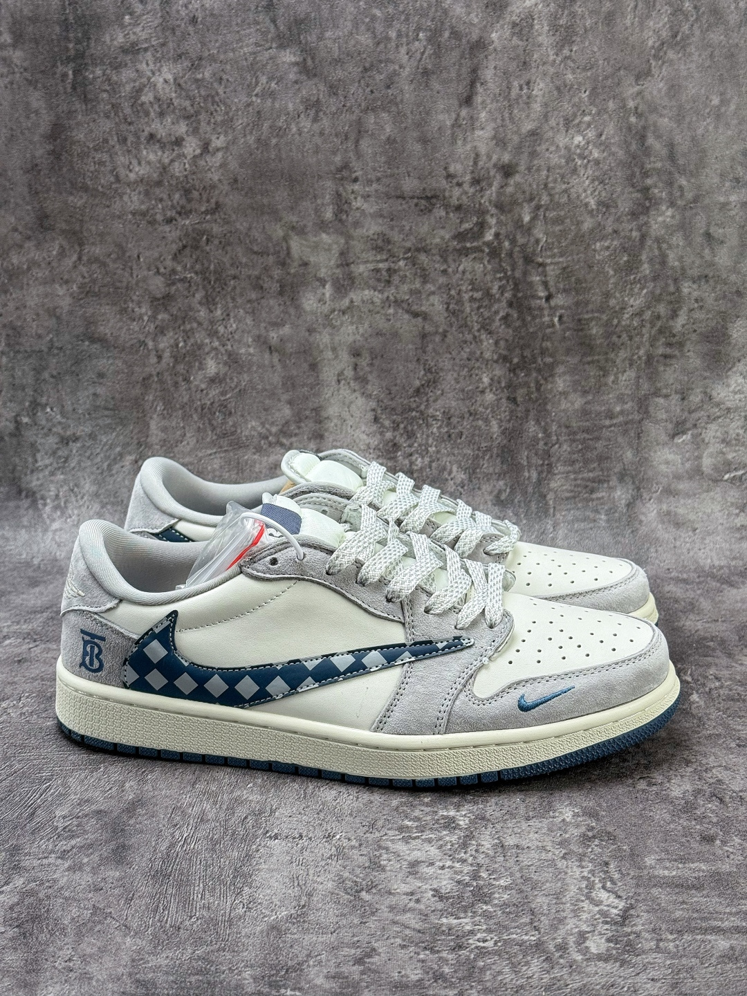 230 Travis Scott x Nike Air Jordan 1 Low Air Jordan 1 Low 反转灰白小勾倒钩 LD2028-076-Chinese UA Cheap High Quatity Brand Clothes Bags handbags Sneakers wholesale wholesaler seller from China Factory suppliers Fashion Clothing Shoes best Quality Beautiful Price 230 Travis Scott x Nike Air Jordan 1 Low Air Jordan 1 Low 反转灰白小勾倒钩 LD2028-076