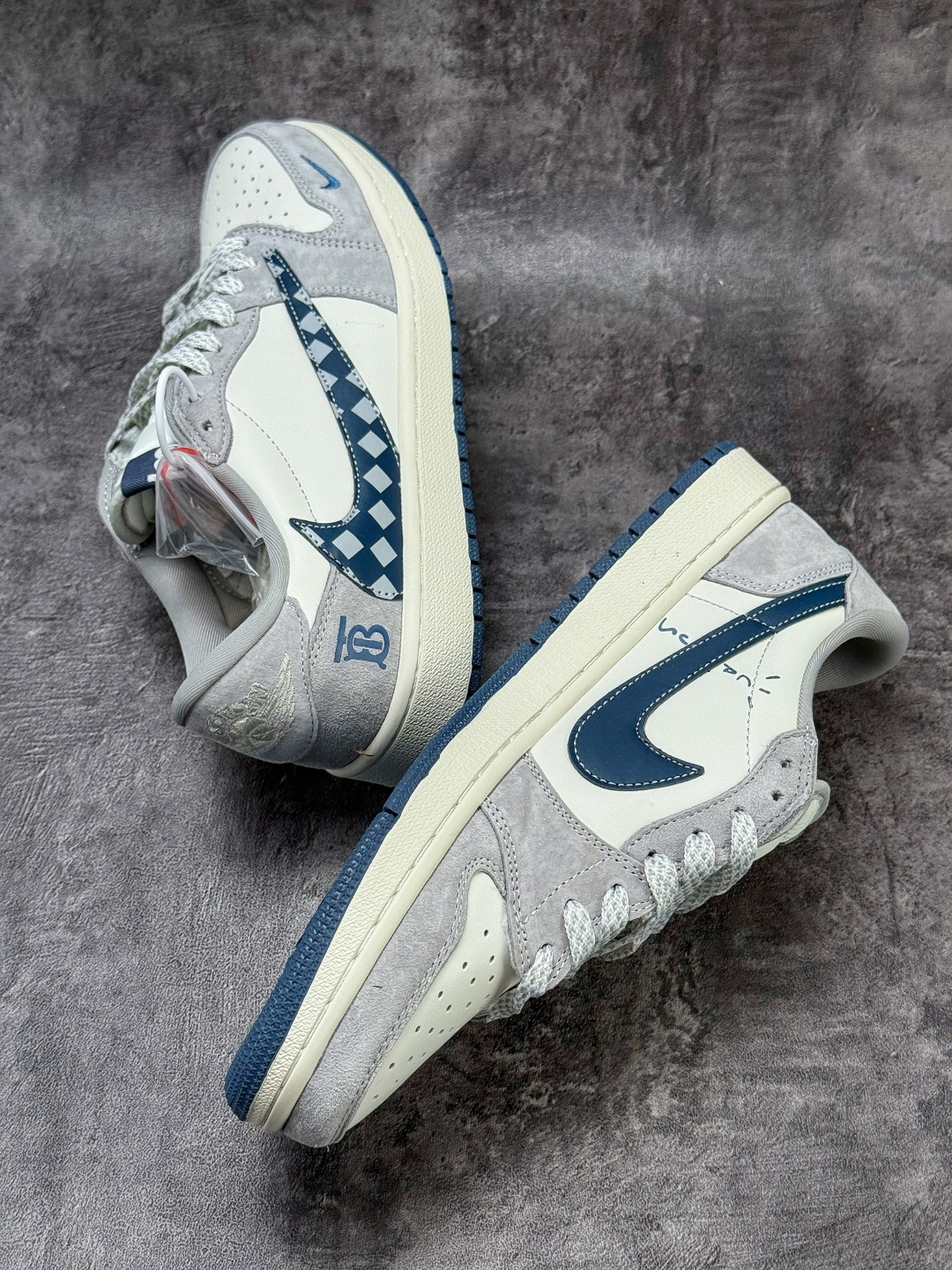 230 Travis Scott x Nike Air Jordan 1 Low Air Jordan 1 Low 反转灰白小勾倒钩 LD2028-076-Chinese UA Cheap High Quatity Brand Clothes Bags handbags Sneakers wholesale wholesaler seller from China Factory suppliers Fashion Clothing Shoes best Quality Beautiful Price 230 Travis Scott x Nike Air Jordan 1 Low Air Jordan 1 Low 反转灰白小勾倒钩 LD2028-076