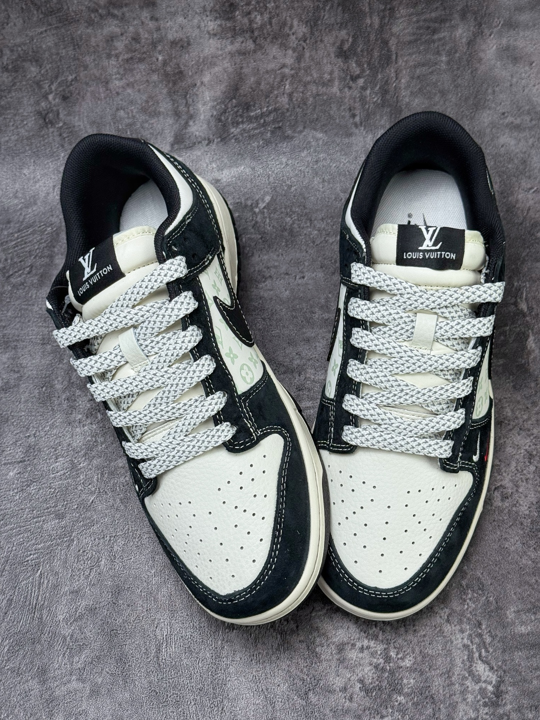 220 Nike SB Dunk Low x Louis Vuitton 黑白双小勾满天星 YX5066-392