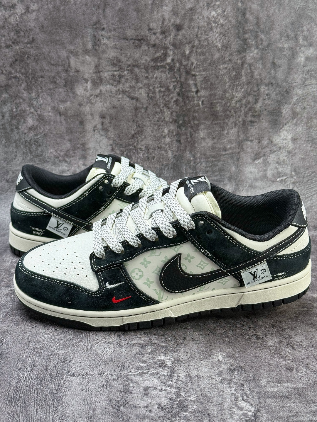 220 Nike SB Dunk Low x Louis Vuitton 黑白双小勾满天星 YX5066-392
