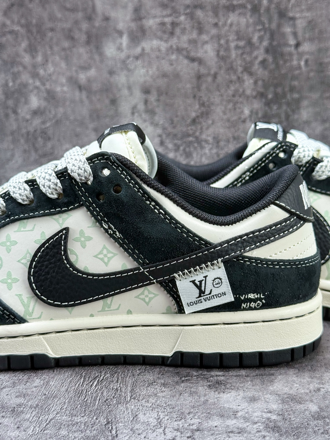 220 Nike SB Dunk Low x Louis Vuitton 黑白双小勾满天星 YX5066-392