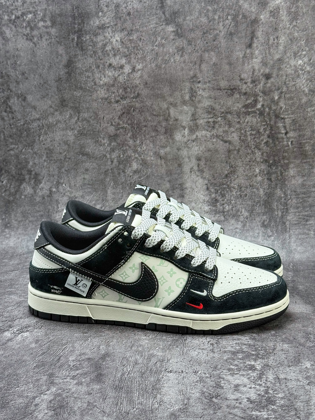 220 Nike SB Dunk Low x Louis Vuitton 黑白双小勾满天星 YX5066-392