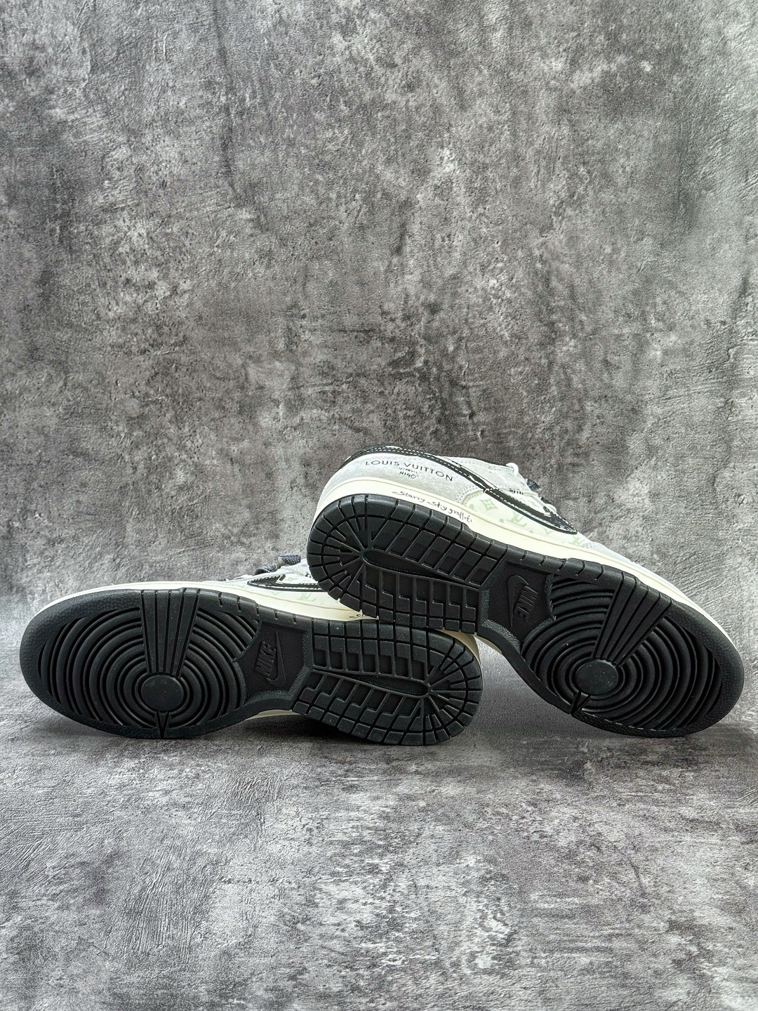 220 Nike SB Dunk Low x Louis Vuitton 灰白黑 YX5066-408-Chinese UA Cheap High Quatity Brand Clothes Bags handbags Sneakers wholesale wholesaler seller from China Factory suppliers Fashion Clothing Shoes best Quality Beautiful Price 220 Nike SB Dunk Low x Louis Vuitton 灰白黑 YX5066-408