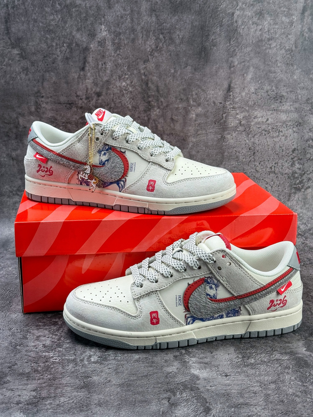 220 Nike SB Dunk Low 马年限定 灰白双大勾满天星 YX5066-412-Chinese UA Cheap High Quatity Brand Clothes Bags handbags Sneakers wholesale wholesaler seller from China Factory suppliers Fashion Clothing Shoes best Quality Beautiful Price 220 Nike SB Dunk Low 马年限定 灰白双大勾满天星 YX5066-412