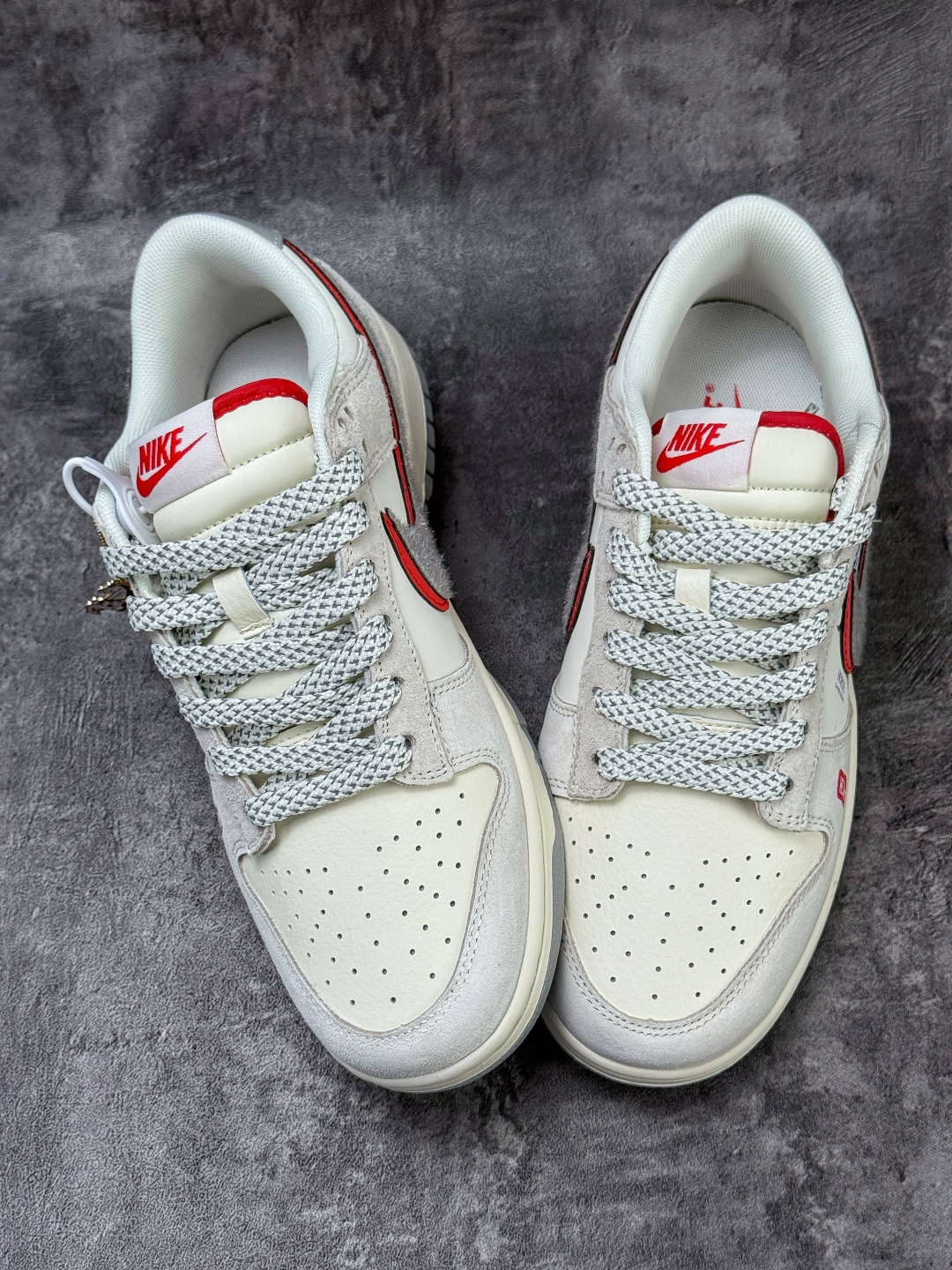 220 Nike SB Dunk Low 马年限定 灰白双大勾满天星 YX5066-412-Chinese UA Cheap High Quatity Brand Clothes Bags handbags Sneakers wholesale wholesaler seller from China Factory suppliers Fashion Clothing Shoes best Quality Beautiful Price 220 Nike SB Dunk Low 马年限定 灰白双大勾满天星 YX5066-412
